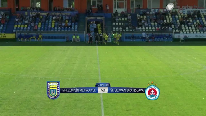 Duel MFK Michalovce - ŠK Slovan Bratislava rozhodol Šporar chrbtom k bráne